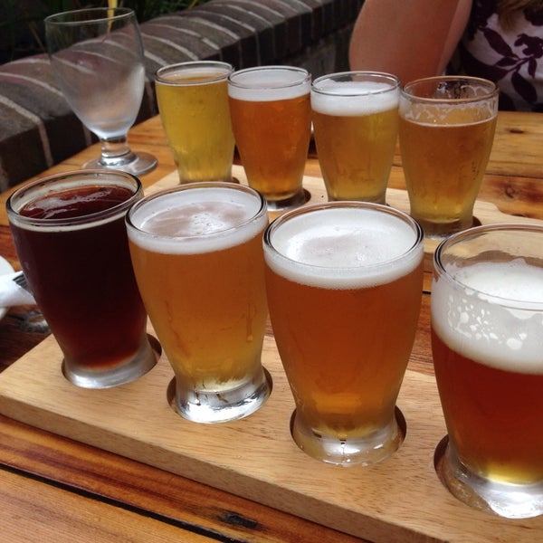 7/27/2013에 Bill W.님이 Victoire: A Belgian Beer Bar &amp; Bistro에서 찍은 사진