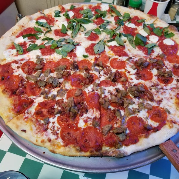 Photo taken at Mamma s Brick Oven Pizza &amp; Pasta by H L. on 2/26/2018