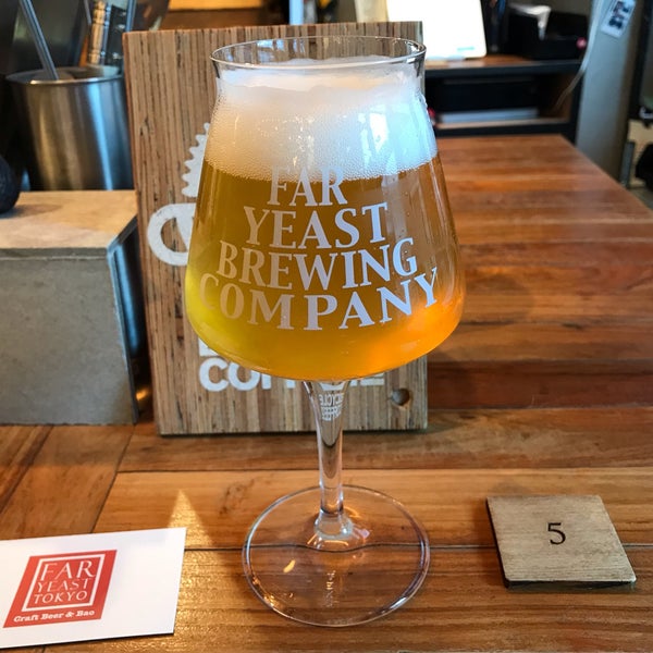 รูปภาพถ่ายที่ Far Yeast Tokyo Craft Beer &amp; Bao โดย Thomas L. เมื่อ 12/27/2018