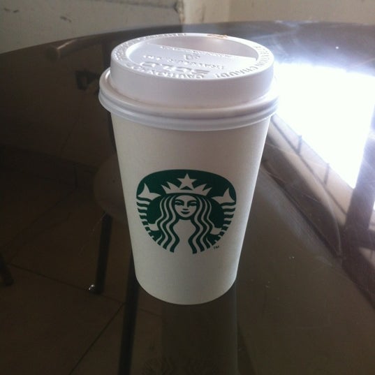 9/28/2012 tarihinde Patricio M.ziyaretçi tarafından Starbucks'de çekilen fotoğraf