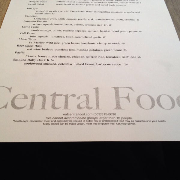 รูปภาพถ่ายที่ Central Food โดย Tori N. เมื่อ 10/28/2013