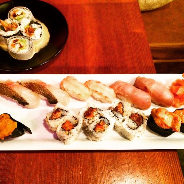 รูปภาพถ่ายที่ Mirakutei Sushi &amp; Ramen โดย Tony K. เมื่อ 1/20/2015