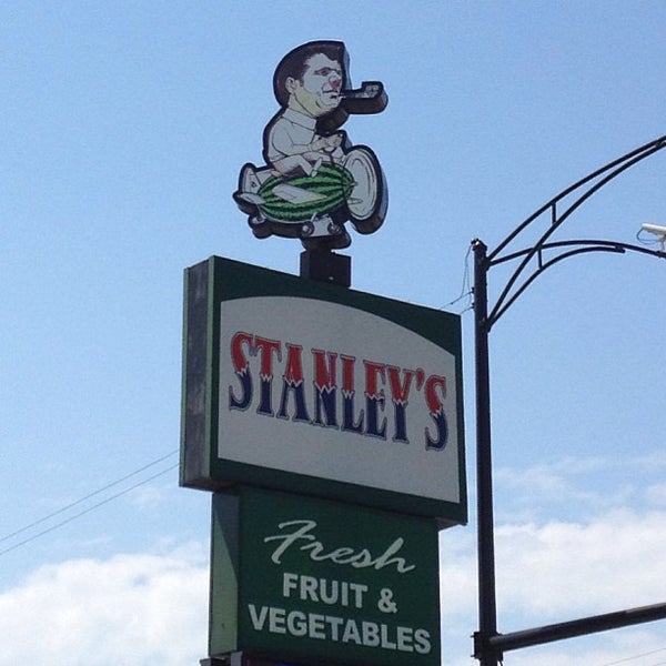 Foto tirada no(a) Stanley&#39;s Fresh Fruits and Vegetables por Tony K. em 6/30/2013
