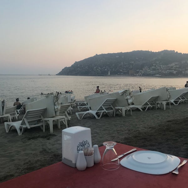 รูปภาพถ่ายที่ Öztürk Kolcuoğlu Ocakbaşı Restaurant โดย ✌🏿🇹🇷✌🏿 เมื่อ 9/1/2018