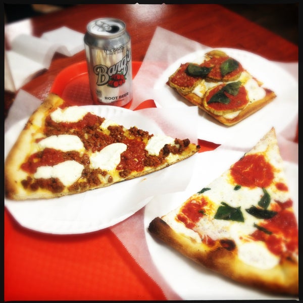 5/14/2013 tarihinde bethanneziyaretçi tarafından Pizza Town'de çekilen fotoğraf