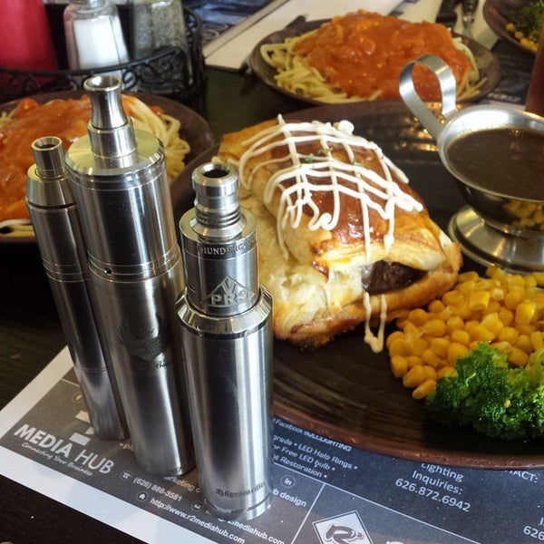 9/3/2014 tarihinde ROYbotziyaretçi tarafından R2 Restaurant - Ray-Ray'de çekilen fotoğraf