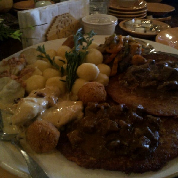 Das Foto wurde bei Staropolska Restaurant von Frank A. am 3/24/2013 aufgenommen