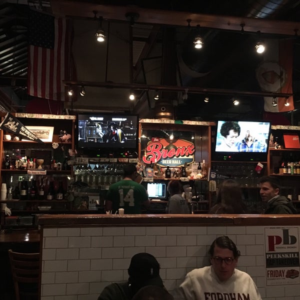 Foto tomada en The Bronx Beer Hall  por Jason S. el 12/19/2015