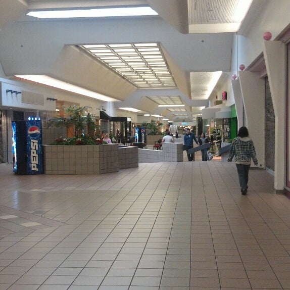 Foothills Mall 215 E Foothills Pkwy