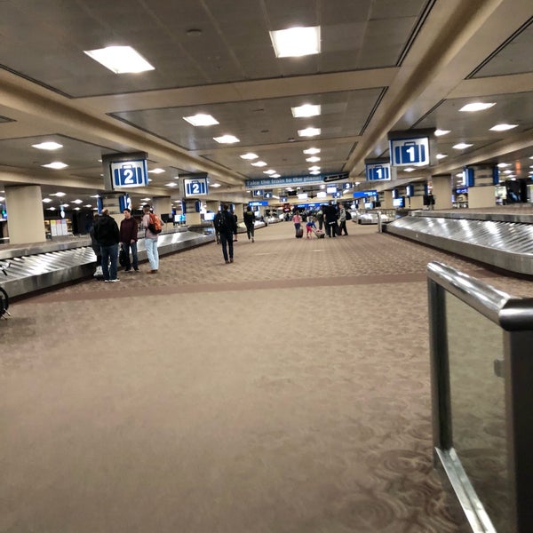 11/15/2018にTinaがフェニックス・スカイハーバー国際空港 (PHX)で撮った写真