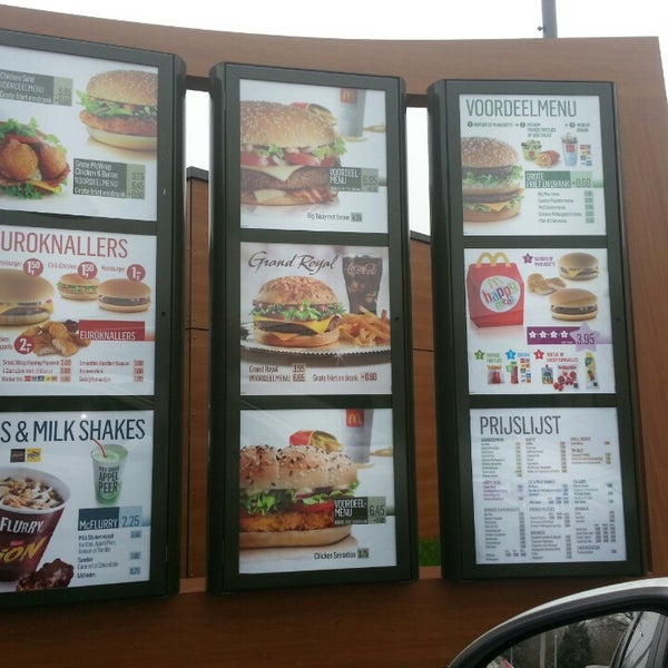 รูปภาพถ่ายที่ McDonald&#39;s โดย Eric Z. เมื่อ 2/27/2013