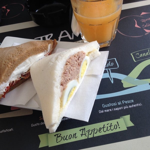 10/19/2014 tarihinde Matteoziyaretçi tarafından Tramé - Original Venetian Sandwiches'de çekilen fotoğraf