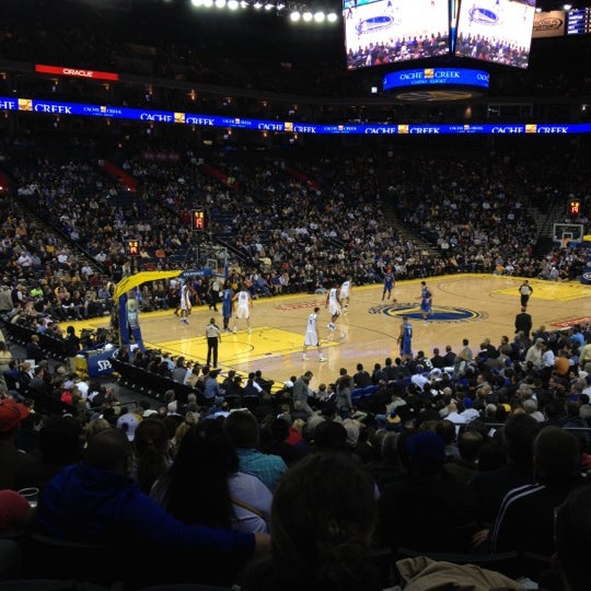 12/4/2012 tarihinde KaRiM O.ziyaretçi tarafından Oakland Arena'de çekilen fotoğraf