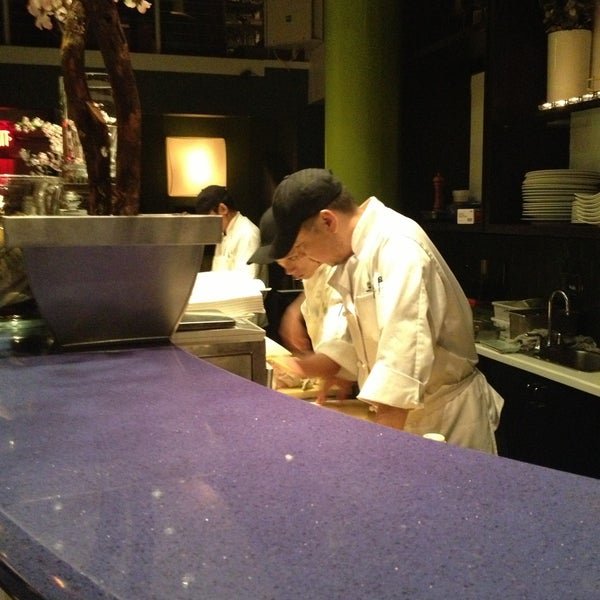 4/14/2013にJavier F.がShari Sushi Loungeで撮った写真