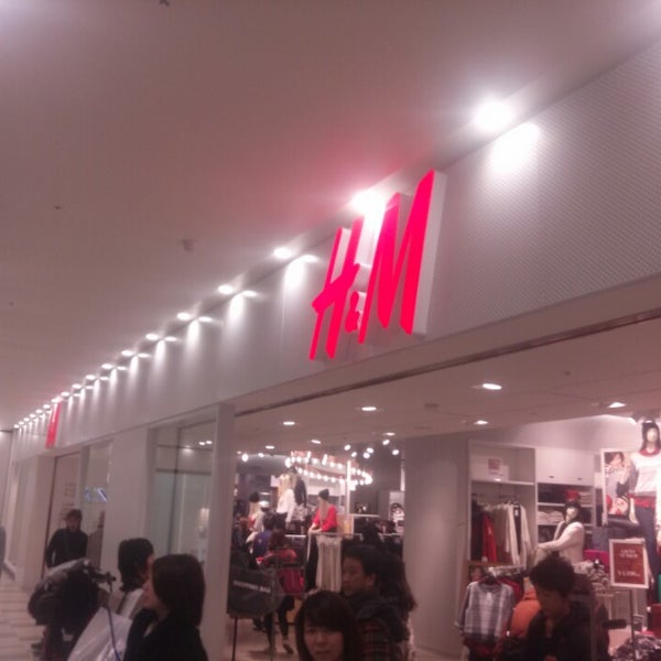 Fotos Em H M Loja De Roupas Em ハーバーランド Fotos Em H M Loja De Roupas Em ハーバーランド
