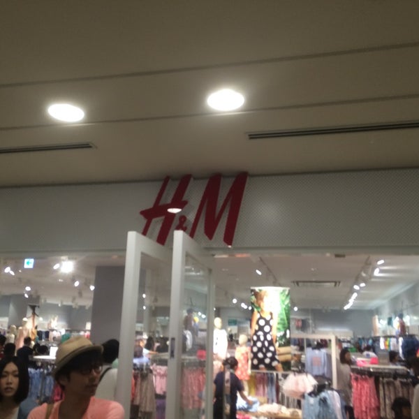 Fotos Em H M Loja De Roupas Em ハーバーランド Fotos Em H M Loja De Roupas Em ハーバーランド