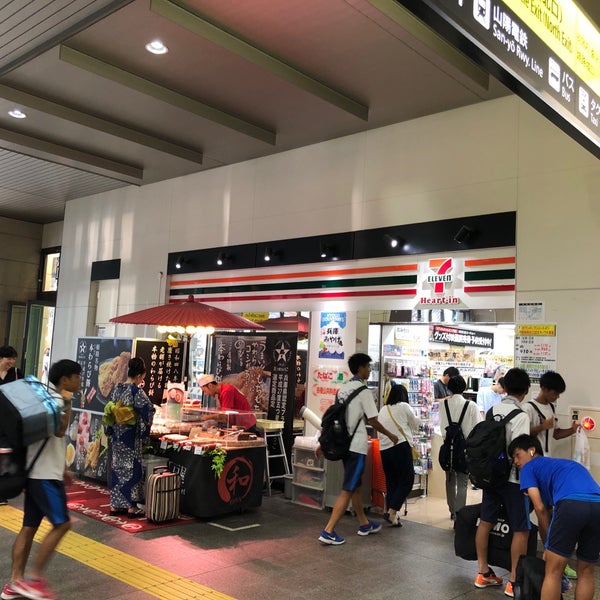 セブンイレブン ハートインピオレ姫路店 コンビニ