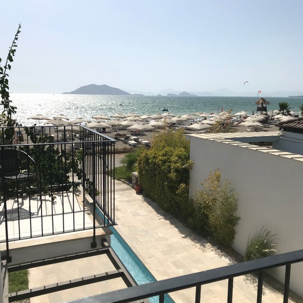 Foto diambil di Jiva Beach Resort oleh Ali Ç. pada 8/28/2021