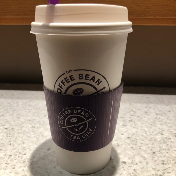 Foto tirada no(a) The Coffee Bean &amp; Tea Leaf por kathy b. em 10/20/2019