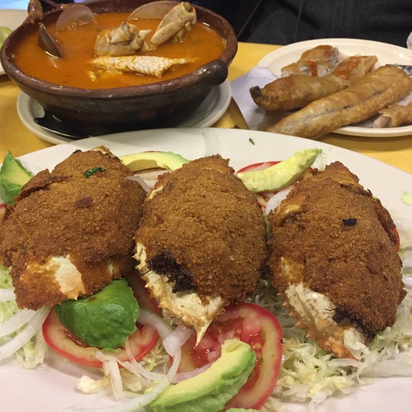 Jaibas rellenas, caldo de pescado y por supuesto el caldo camarón pelado mmm!