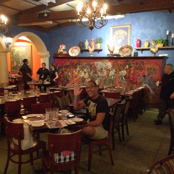 7/19/2014 tarihinde Stephen F.ziyaretçi tarafından Mojitos Cuban Restaurant'de çekilen fotoğraf