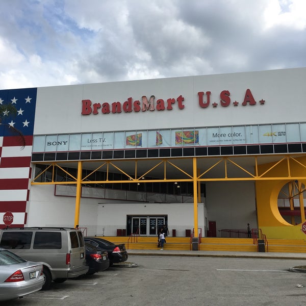 Fotos en BrandsMart USA Tienda de electrónica en Miami