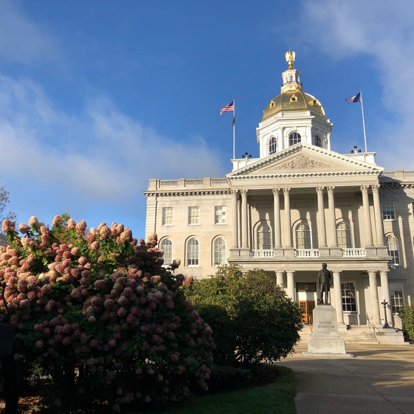 Foto tirada no(a) New Hampshire State House por Brett H. em 10/4/2019