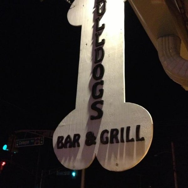 Снимок сделан в Bulldogs Bar &amp; Grill пользователем Greg G. 3/12/2014