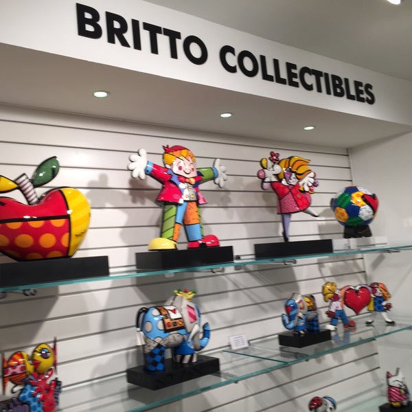 Photo taken at Britto Central Gallery by Panni on 3/12/2015