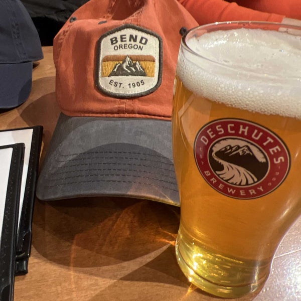 Foto tirada no(a) Deschutes Brewery Bend Public House por William em 12/29/2022