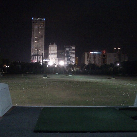 Foto tirada no(a) Senayan Golf Driving Range por ıɾuıɥs o. em 10/17/2012