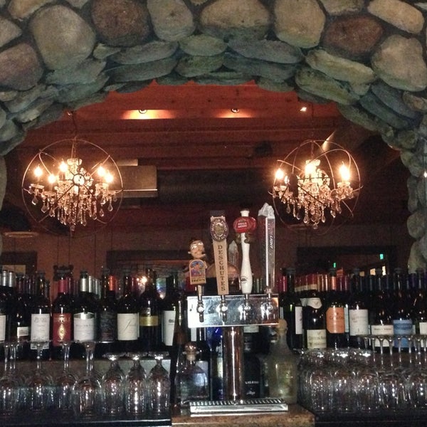 Foto tomada en The Wine Bistro &amp; Whiskey Bar  por Robin G. el 3/11/2013