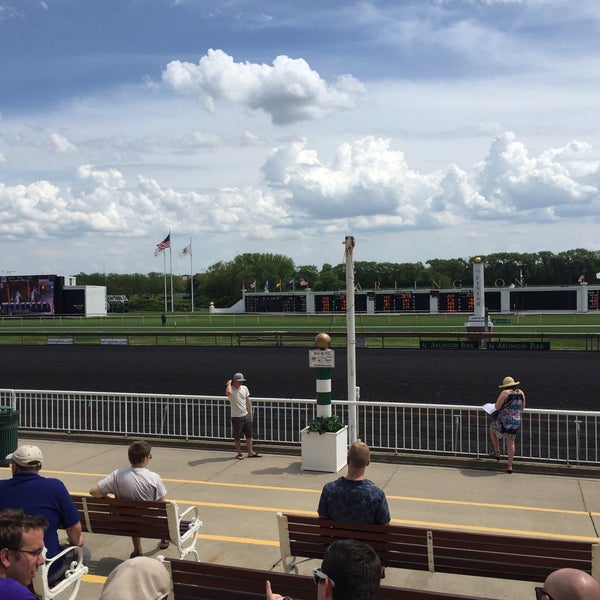 Foto tirada no(a) Arlington International Racecourse por Ryan B. em 6/4/2017