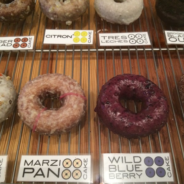 12/11/2014 tarihinde Dianna H.ziyaretçi tarafından Doughnut Plant'de çekilen fotoğraf
