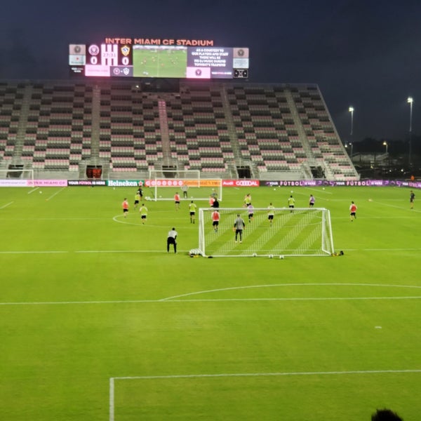 รูปภาพถ่ายที่ Lockhart Stadium โดย Sarah V. เมื่อ 3/10/2020