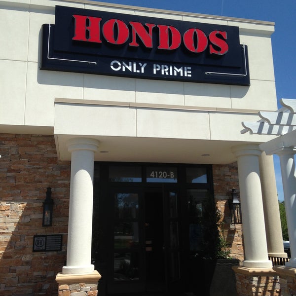 รูปภาพถ่ายที่ Hondo&#39;s Prime Steakhouse โดย Jamaal A. เมื่อ 4/14/2013