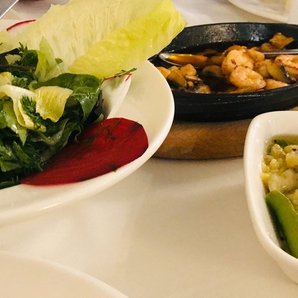 Photo taken at Gold Yengeç Restaurant by Oben on 11/2/2019
