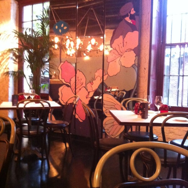 Foto diambil di Ananas Bar &amp; Brasserie oleh Michelle pada 1/29/2013