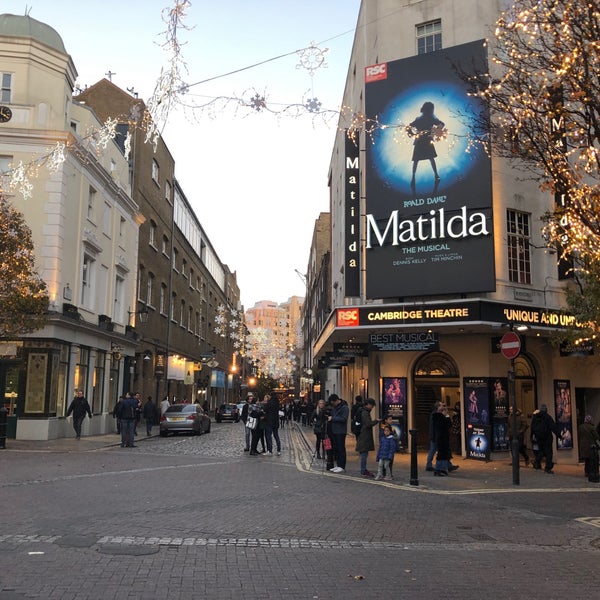 Das Foto wurde bei Matilda The Musical von Dada T. am 11/18/2018 aufgenommen
