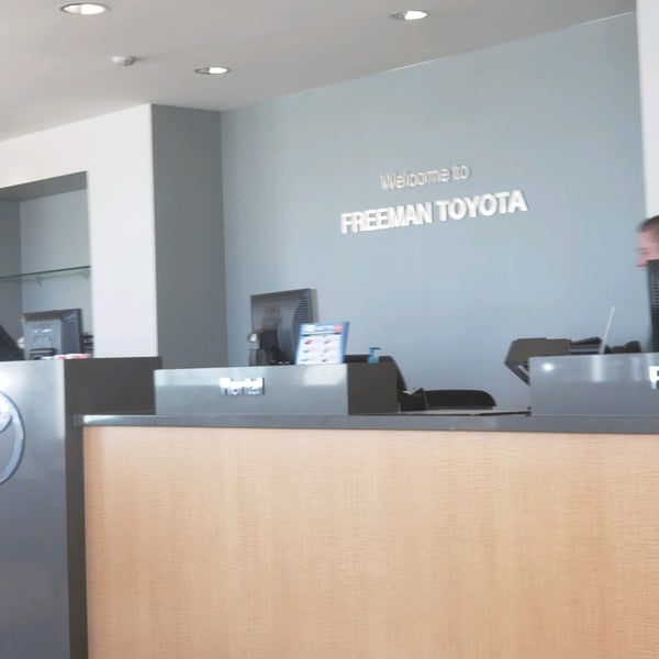 Freeman Toyota Santa Rosa'da Oto Bayisi