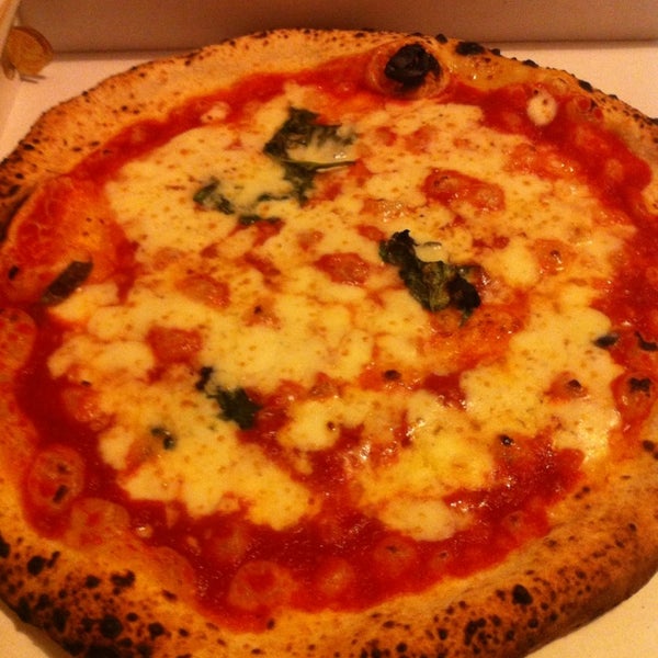 Photo prise au Pizzeria Saviello par Lorenzo A. le7/4/2013