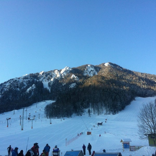 Das Foto wurde bei SkiSchool.si Kranjska Gora von Grega Č. am 2/10/2013 aufgenommen