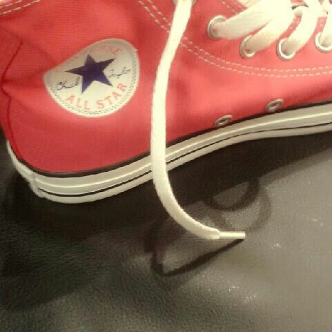Converse queensbay mall top