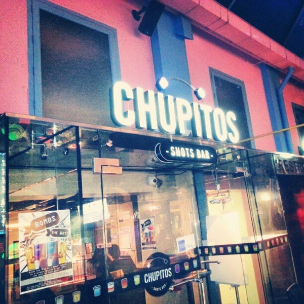 รูปภาพถ่ายที่ The Chupitos Bar โดย Timothy H. เมื่อ 5/4/2013