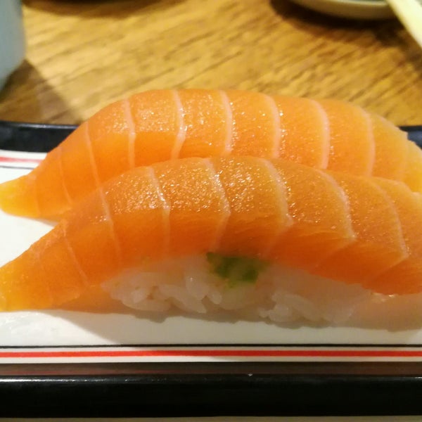 Foto tomada en Isobune Sushi  por Maria V. el 1/21/2017