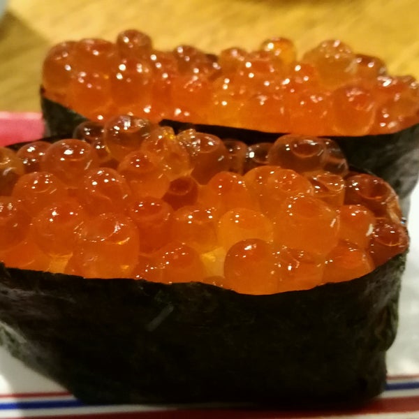 Foto scattata a Isobune Sushi da Maria V. il 1/21/2017