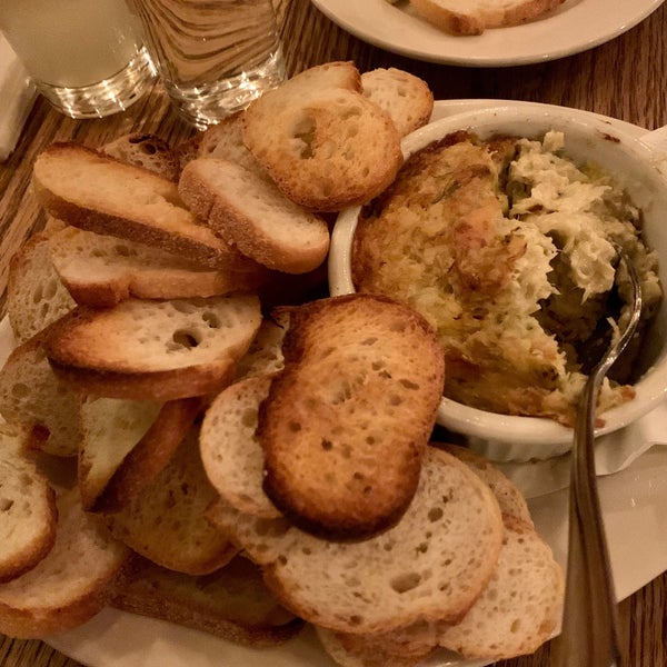 Their Artichoke Dips are to die for, this is a must-try as an appetizer / shareable dish to have alongside other mains! 😍