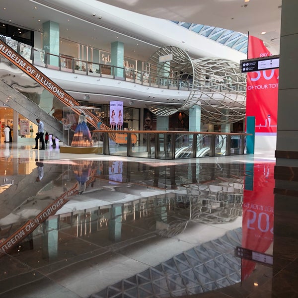 รูปภาพถ่ายที่ Muscat Grand Mall โดย Said M. เมื่อ 3/19/2019