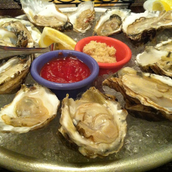 Foto scattata a Psari Seafood Restaurant &amp; Bar da J Freeman R. il 7/3/2013