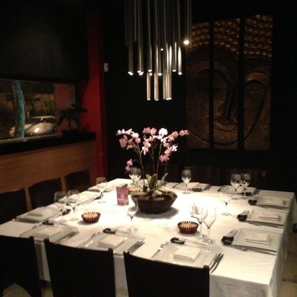 รูปภาพถ่ายที่ Restaurante Ninsei โดย Yasmine T. เมื่อ 3/31/2013